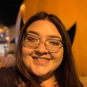 Meet your Posher, Leah